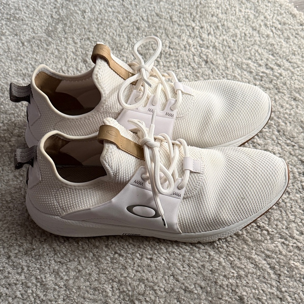 Oakley Cream and Tan Men's Sneakers